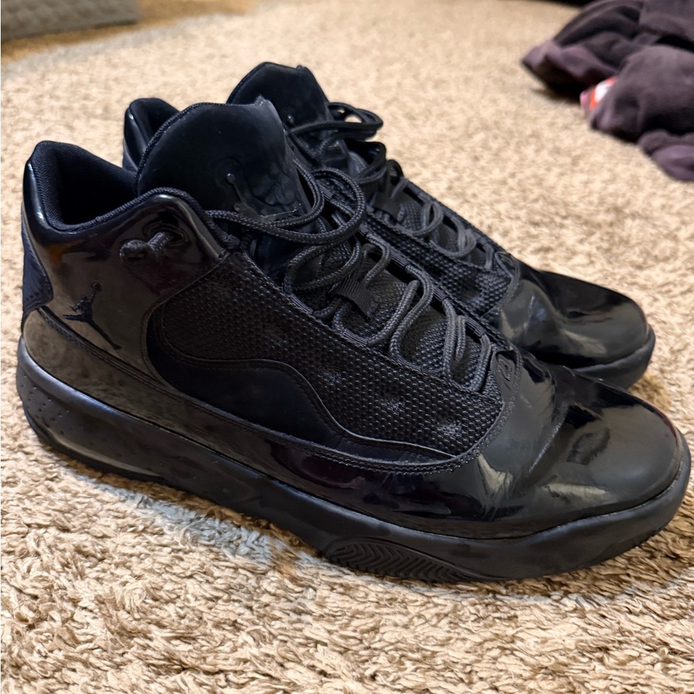 Jordan Max Aura 2 Mens Basketball Shoe
